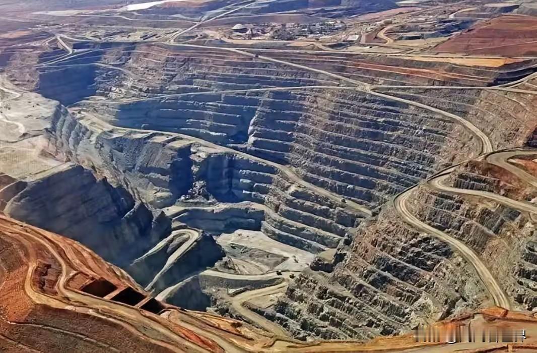 自从中国掌握住稀土命脉后，一个奇怪现象就此产生：越来越多的国家发现大量的稀土矿，