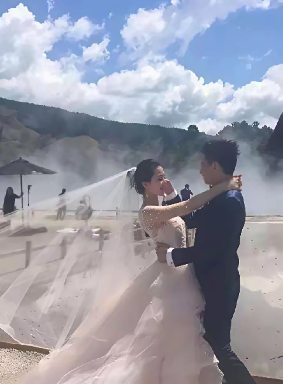 这是刘诗诗和吴奇隆当年拍婚纱照的花絮图，明星和素人果然不一样，花絮已经很漂亮了！