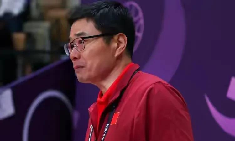 强烈向篮协ZX郭振明喊话假如今天晚上打澳大利亚赢了，夺得冠军了，把所获得的奖金