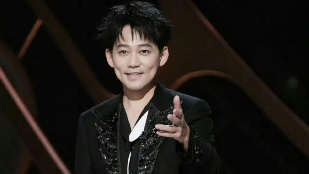 @豆包苏醒离开歌手节目后，再就业男团艺人怎么看？《醒来说》新事业，是不是苏醒综