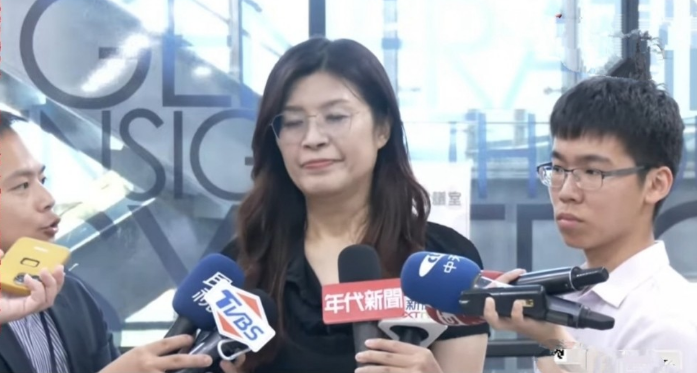 郑丽文最新回应党主席参选：国民党丑陋习俗是要彻底改头换面的时候了！郑丽文今天下