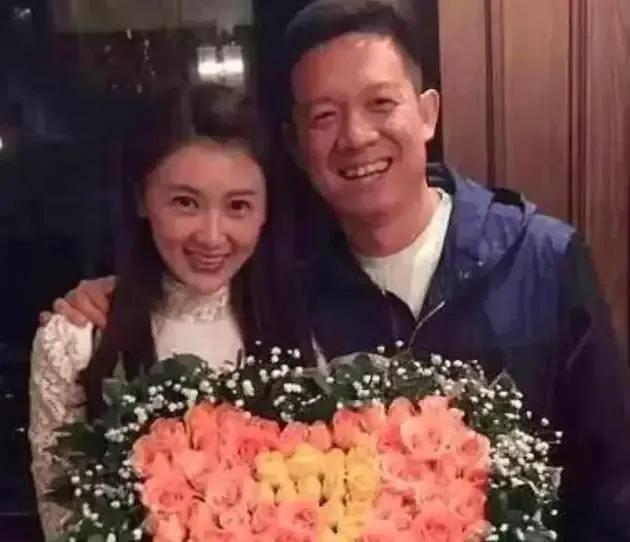 甘薇去美国看贾跃亭，那么问题来了，他们会不会睡一起？我知道这个问题有点无聊，