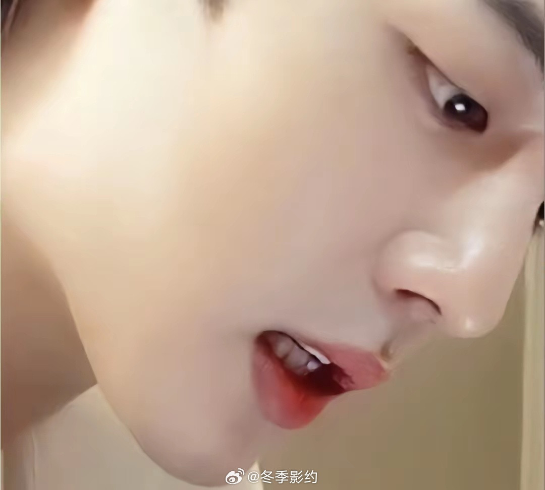 肖战这唇形，这鼻梁，简直就是艺术品，好看的人哪里都精致！