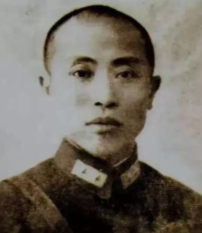 1944年5月21日上午，三十六集团军总司令李家钰误入日军埋伏圈，他持枪大喊道：