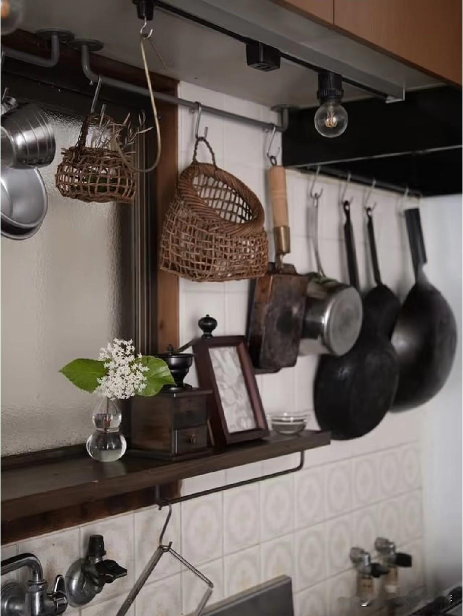 花：築48年、暗くて小さな家平凡日子里的花