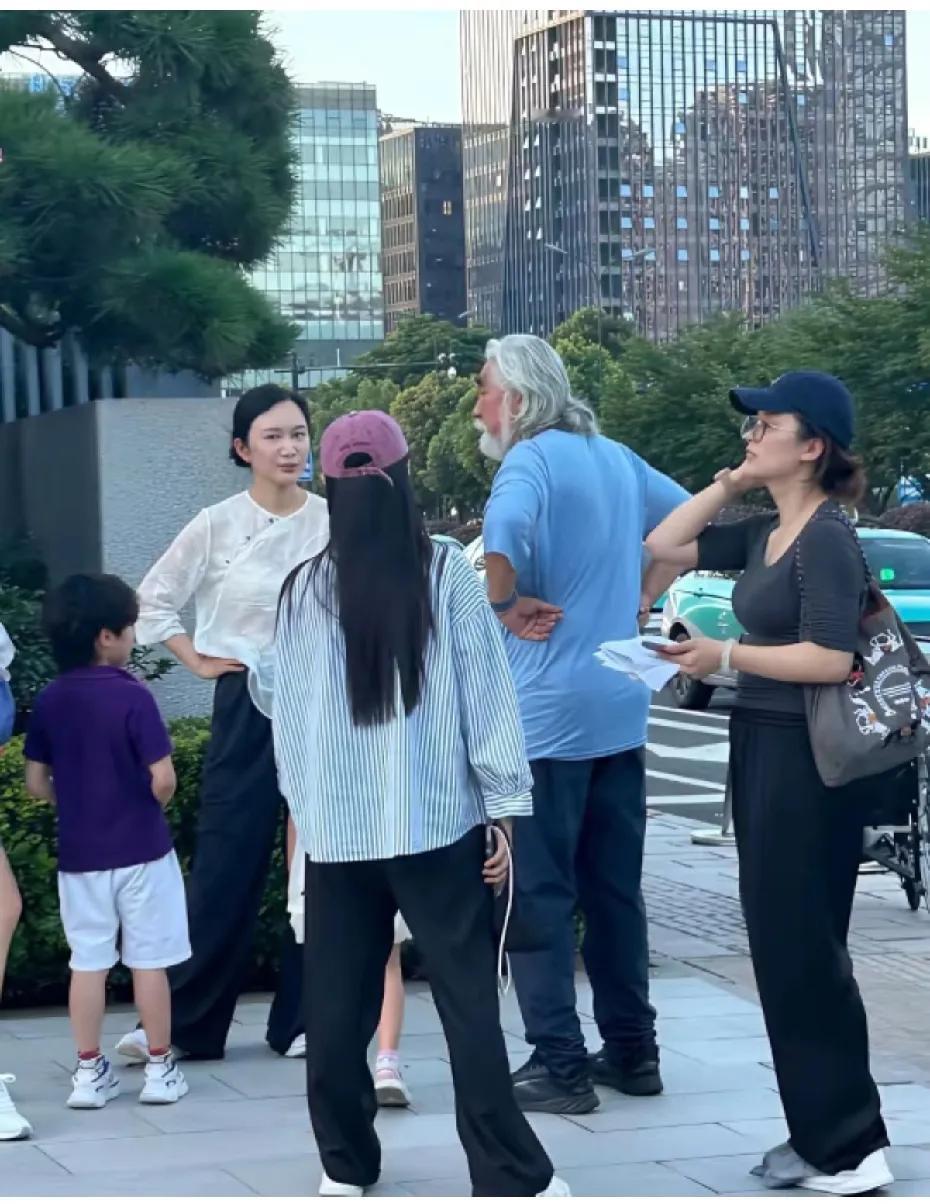 张纪中是越来越没脾气了，漂亮的老婆杜星霖在各种社交平台，频繁吐槽张纪中身体不好、