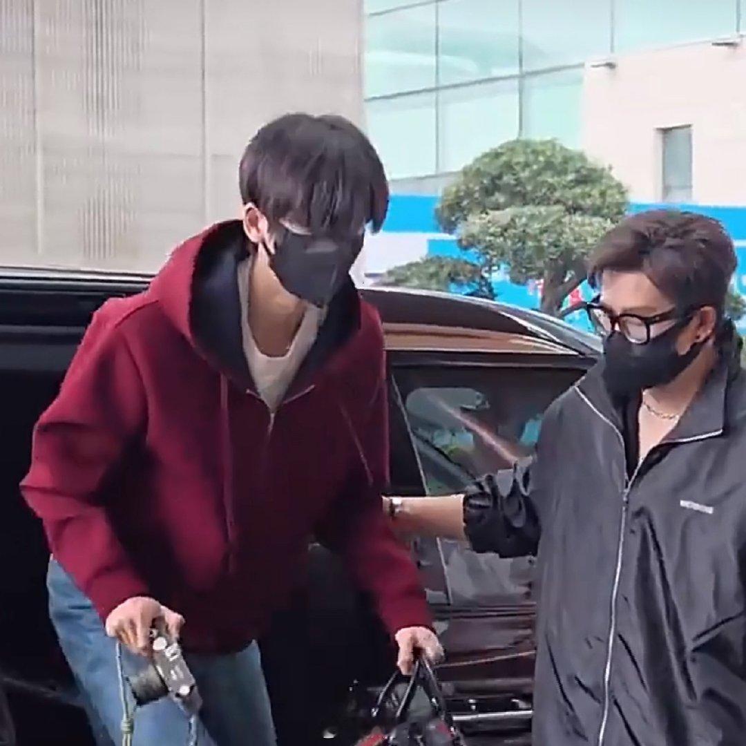 张凌赫逐玉庆功会出发路透果真是红气养人啊，电视剧《逐玉》庆功会终于来了，张凌赫