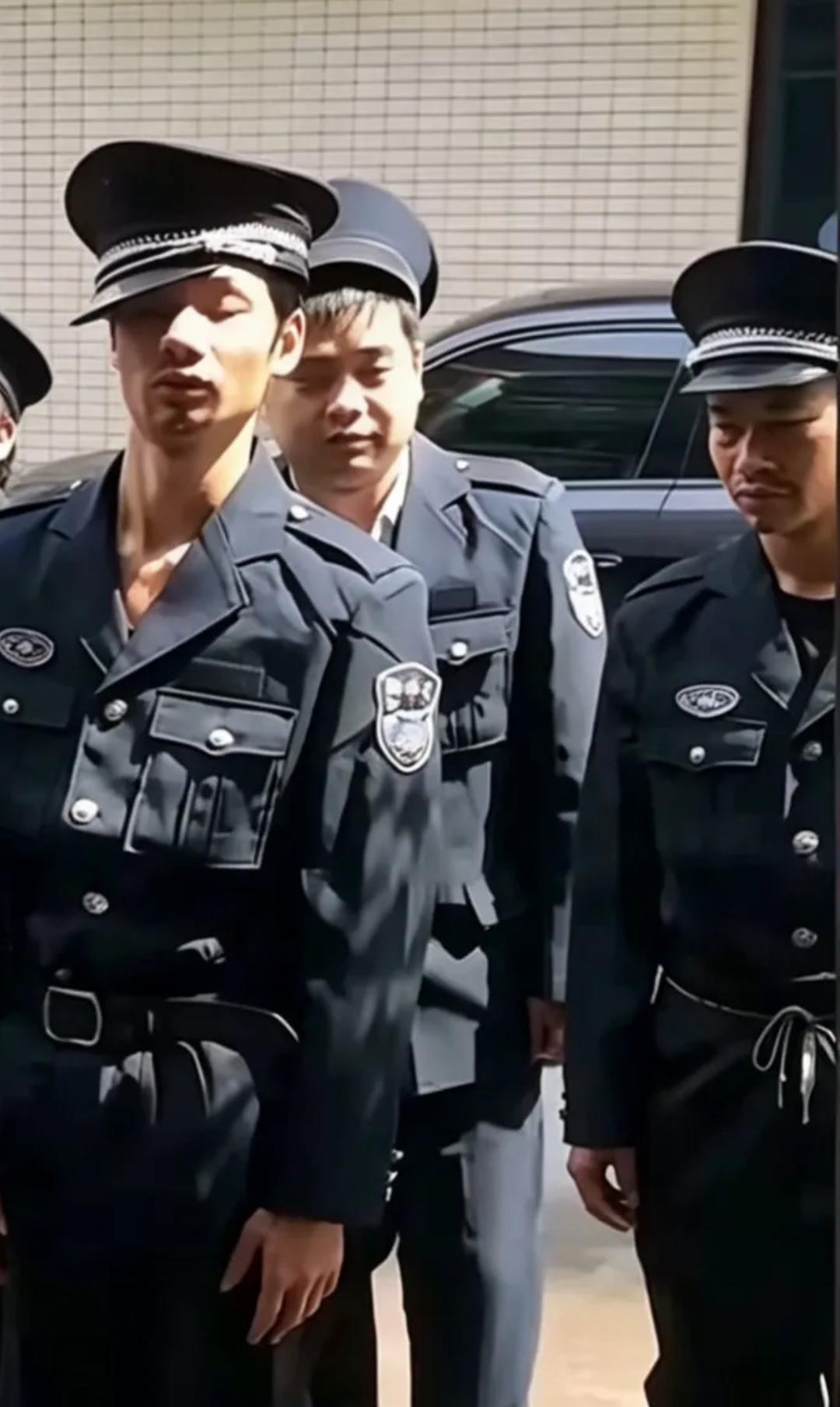 不少人说当保安员的工资低，没有福利待遇，贬低保安工作。但是你咋不说保安招收门槛也