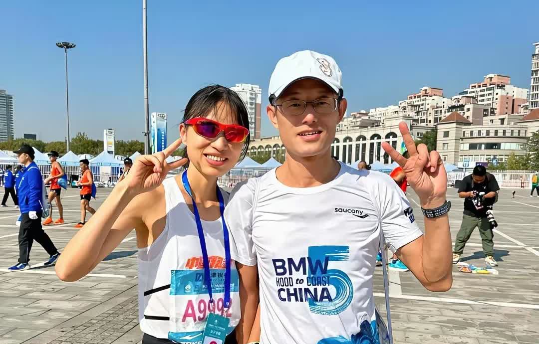 万能的网友把张水华的老公扒出来了叫王岢他的来头也不小啊？代表过天津大学参加过