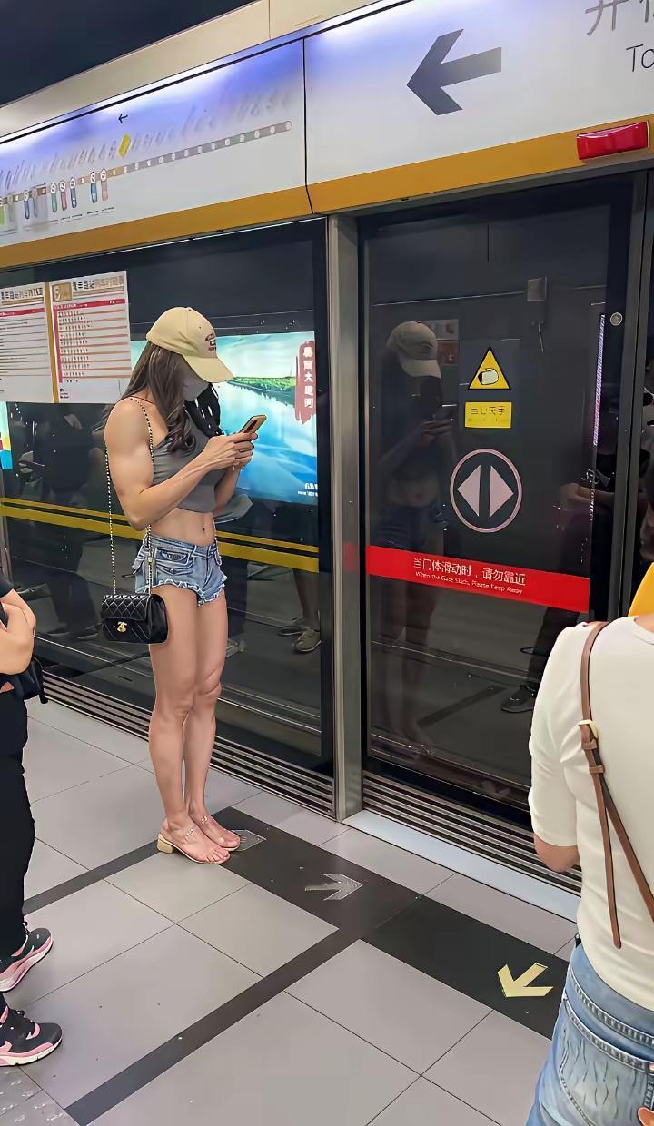这位女士的胳膊抵我两三个[捂脸哭]