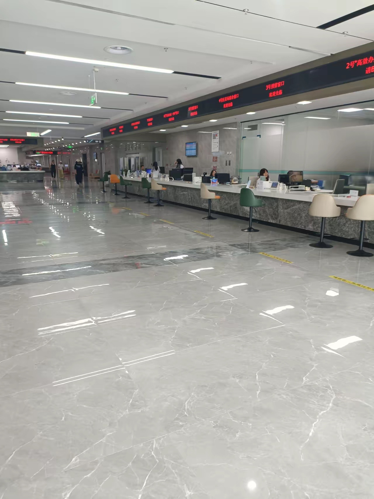 跑一趟政务大厅，才彻底明白为什么现在所有人，都挤破头要考公务员。