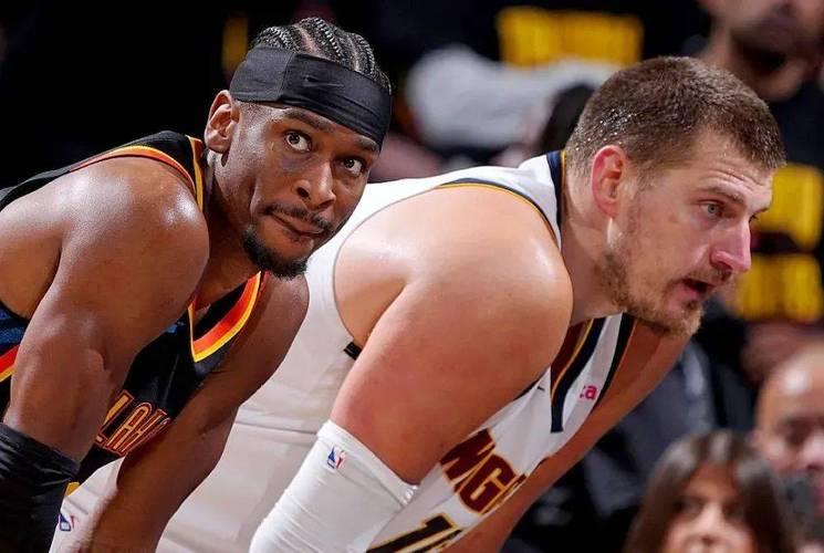 亚历山大35+9+15和约基奇的32+14+13哪个数据更强？在刚结束的一场