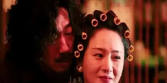 追剧《扫毒风暴》，漂亮的沈萍怎么和丑陋的赵双喜搞到一起了呢？副镇长金永