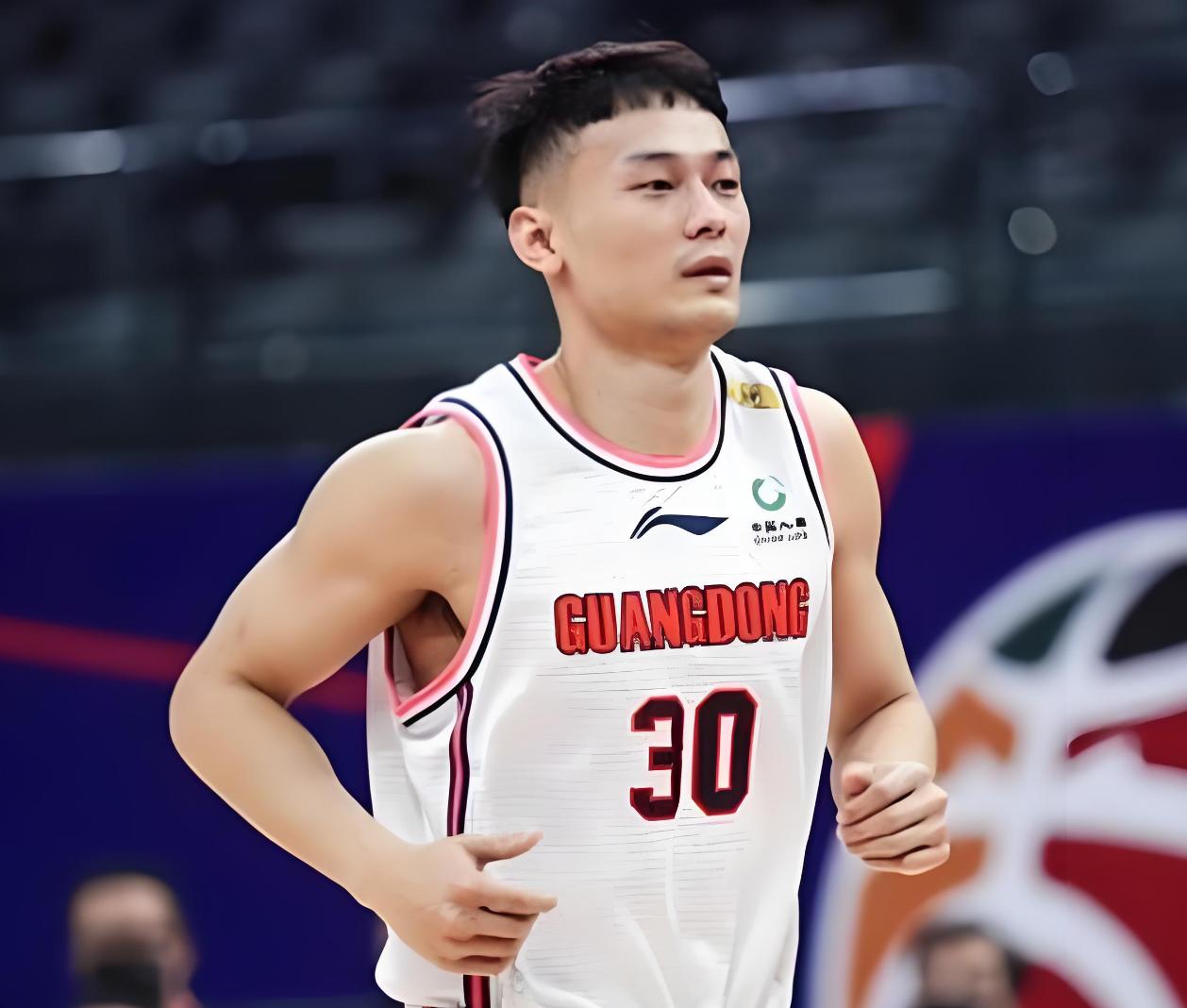 广东队前队员汤杰：当初没有听杜锋的话，现在很后悔！前CBA球员汤杰，在近日参加