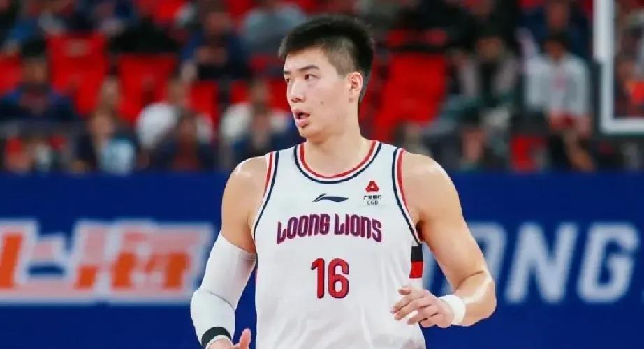 CBA球队太有钱了！焦泊乔8位数天价加盟上海队近日据媒体透露，上海队基本上已经