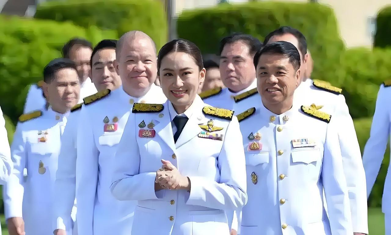 他信家族出手，在为佩通坦复职做最后的努力了。当地时间8月10日，据泰国媒体报
