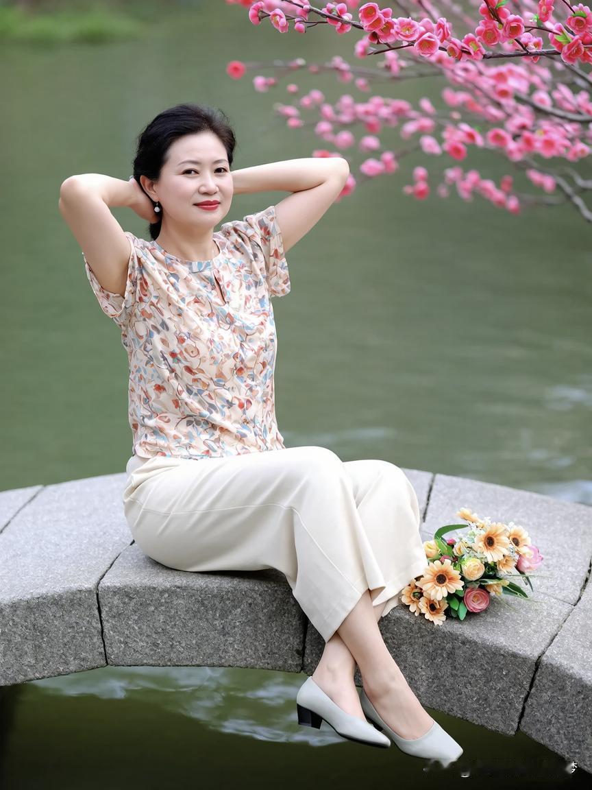 日子一晃就五十了，退休后天天睡到自然醒，没人搭话，也没人等我回家做饭。去公园