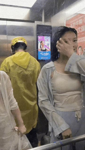 我送我的外卖，你撩你的头发，我们有啥关系！