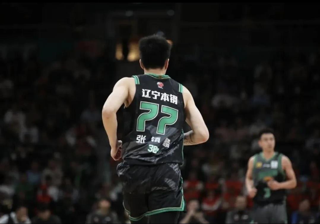 去年辽篮把郭艾伦无情的卖了，队内的兄弟们只有张镇麟站出来发声为伦哥鸣不平，相信那