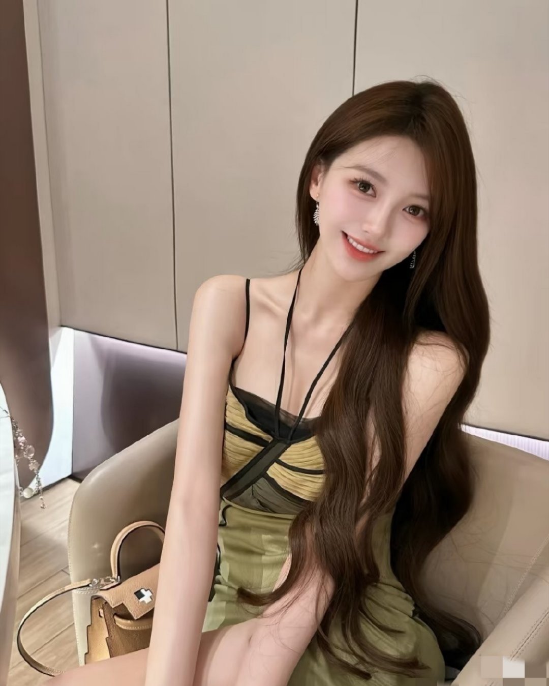 叶珂吃一个月辣条胖15斤沉浸式炫辣条的代价来了！一月胖15斤，这波是辣条给的甜蜜