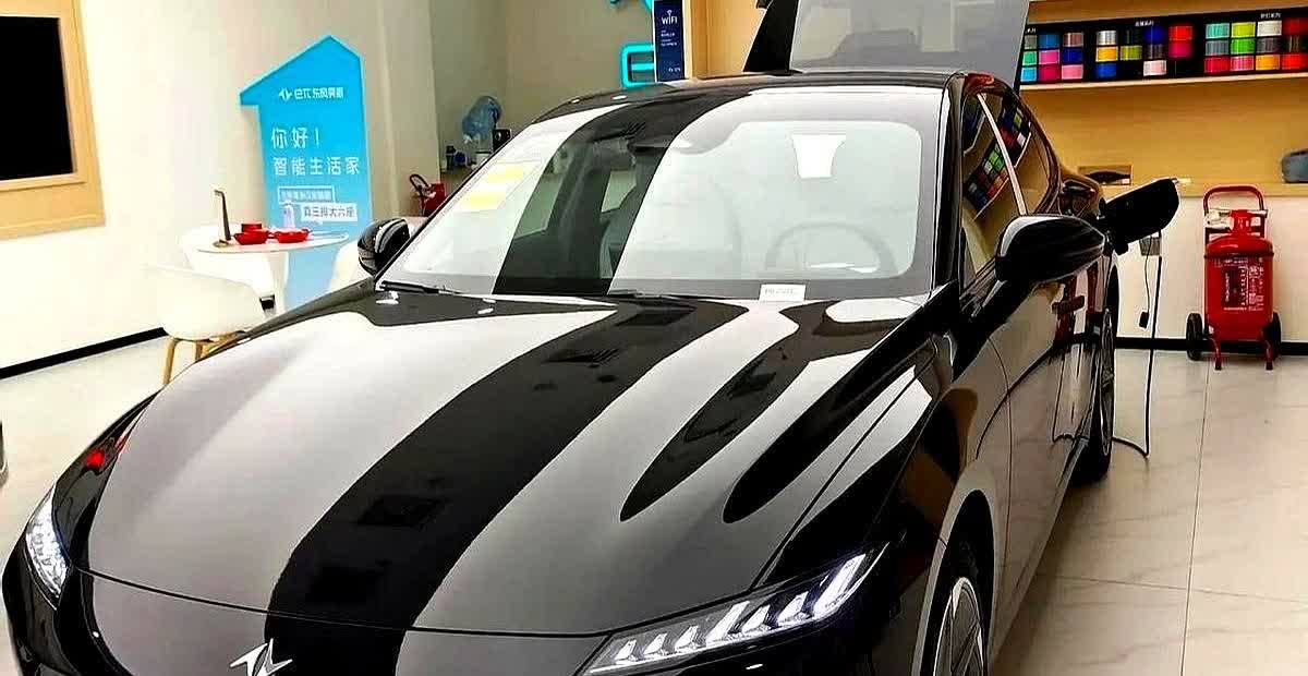这就是赤裸裸的现实啊！电车30万：使用10年，电费1万，卖1.5万；