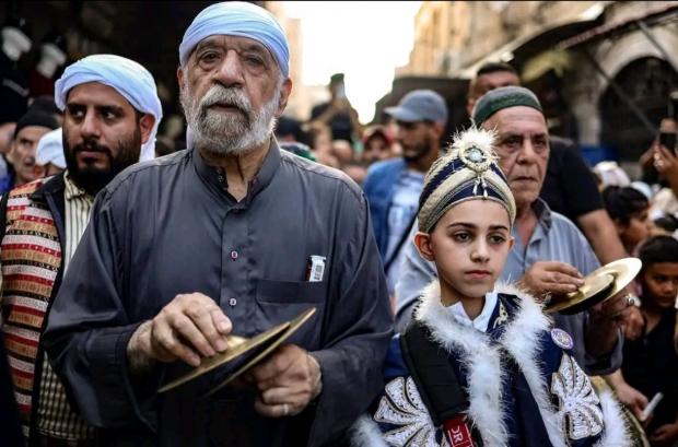 欧洲为什么那么多穆斯林？因为欧洲除了华人群体和穆斯林群体之外，再也找不到大批受过