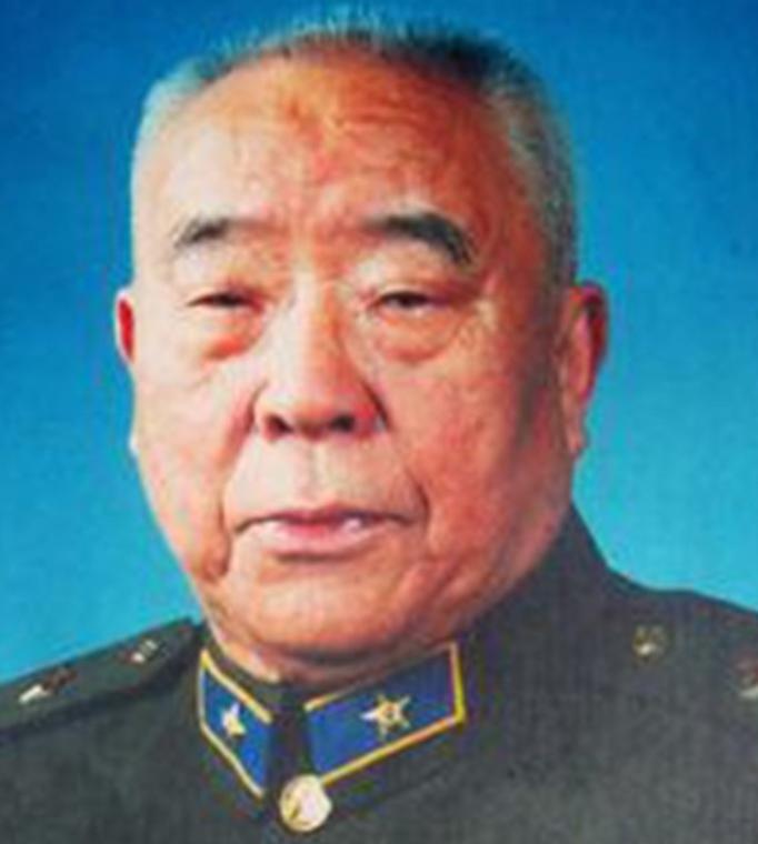 1937年，一个护士给西路军伤员清洗伤口时，突然"啊"了一声，几个男医生闻讯赶来