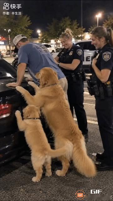 一名男子超速驾车被警察拦停，两名女警喝令他高举双手趴在车身上接受核查，男子乖乖照