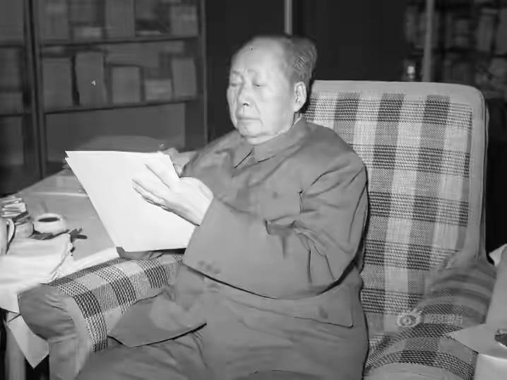 多年以后才真正明白，毛泽东主席当年最警惕的，从来不是战场上的飞机大炮。196