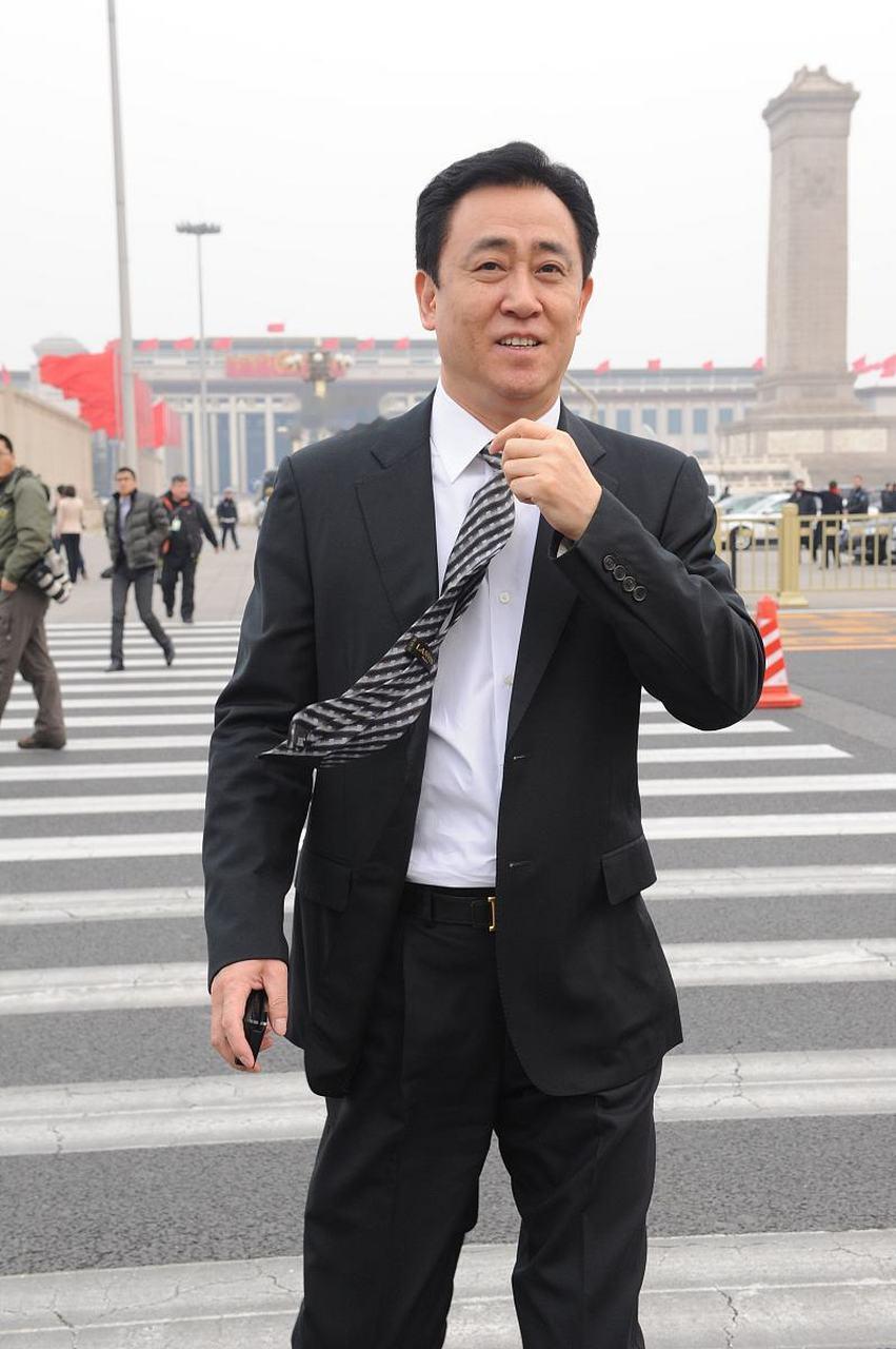 4月13日至14日，在人们视线消失很久的许家印，在深圳因被指控多种罪名接受法庭庭