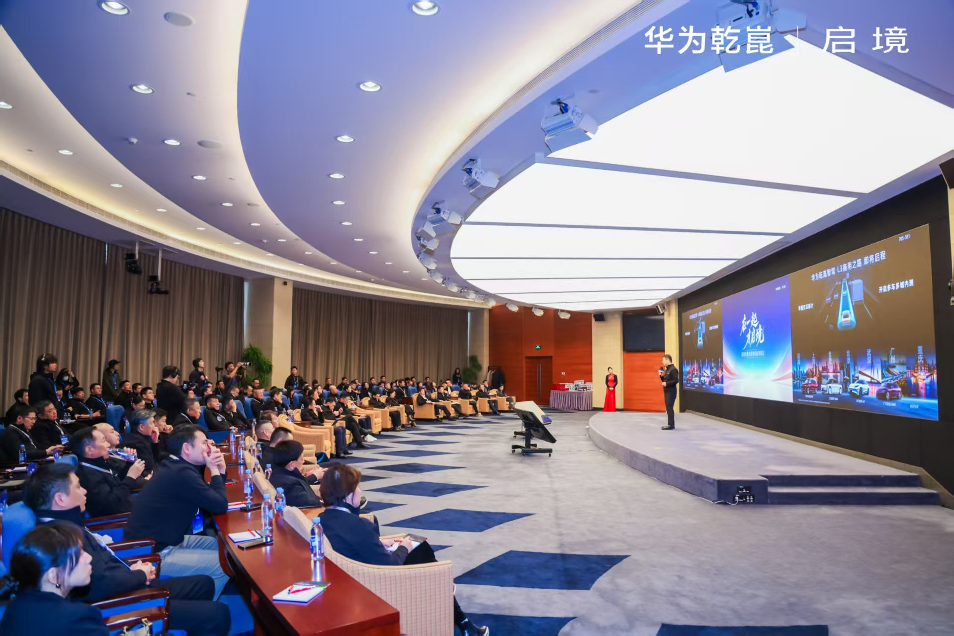 这事儿太炸了！启境首批经销商见面签约会在深圳华为总部举行。这次来的经销商可都不是