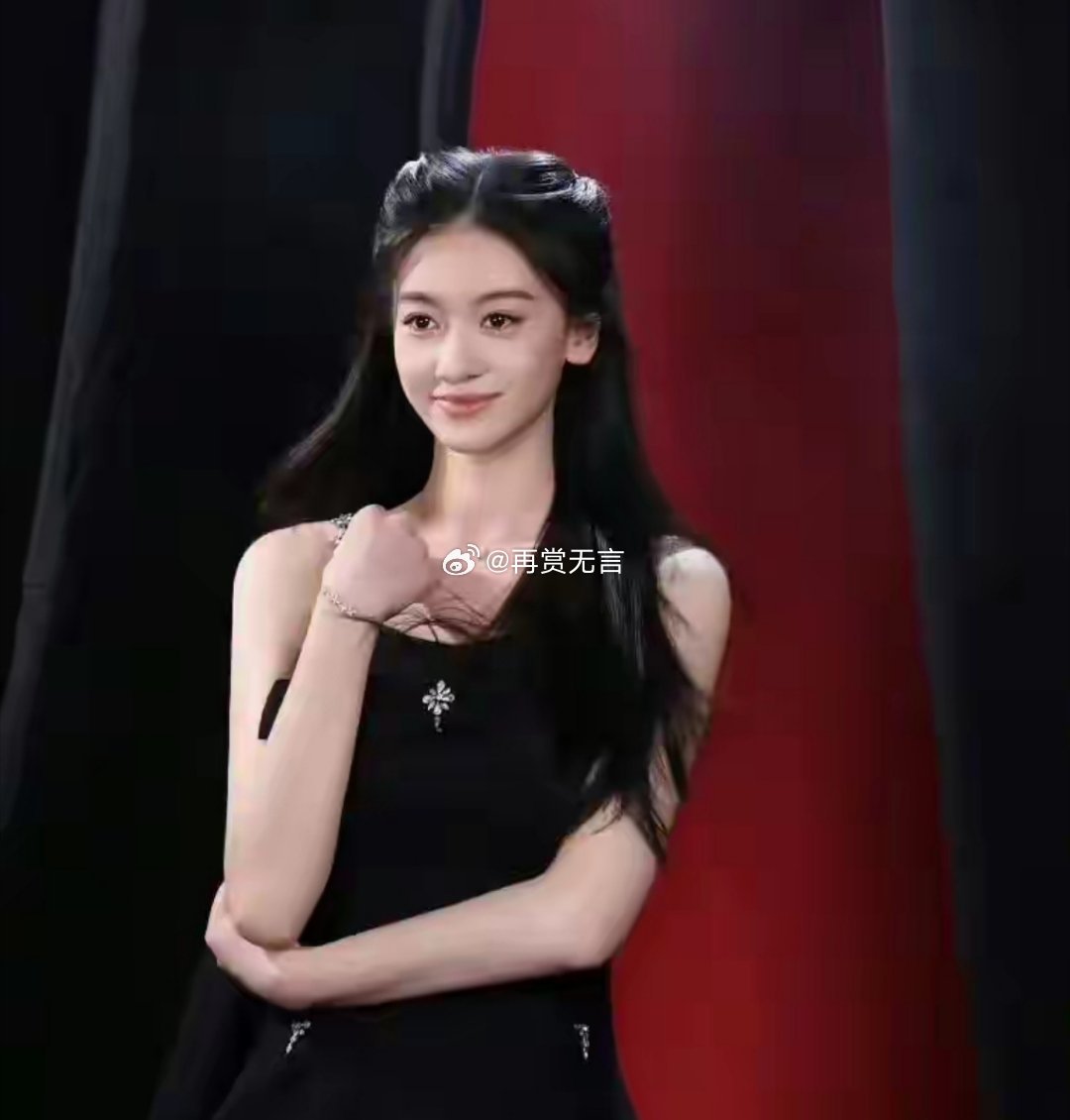 吴谨言又危机感了，杨幂接下来要捧她了。