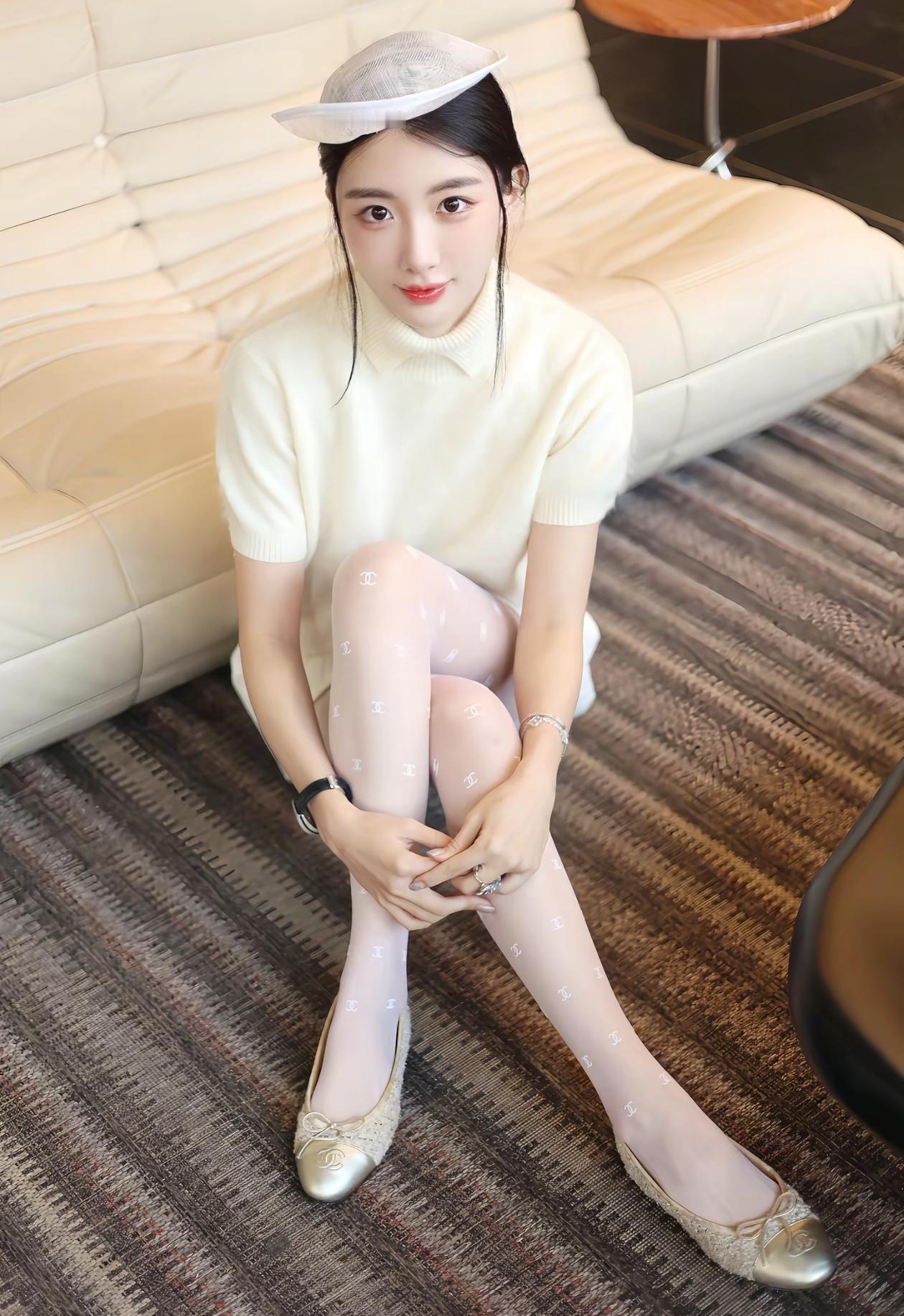 优雅少女风，香奈儿印花袜，甜美可爱，时尚穿搭指南💖