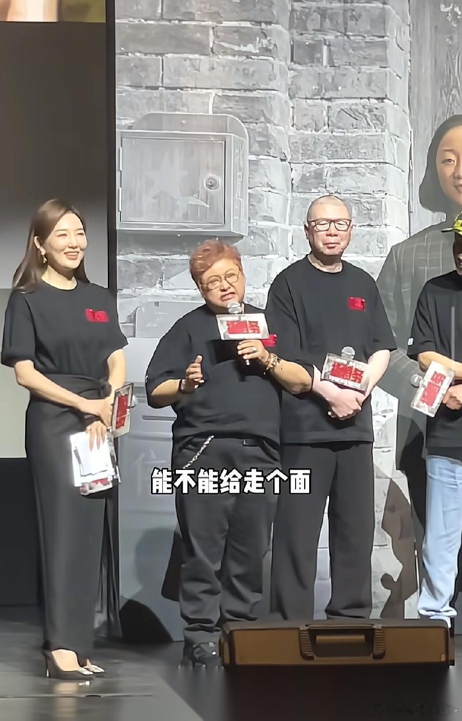 韩红“走个面”一点都走不了，因为她实在是想错了：第一、她以为所有人都像她一样那