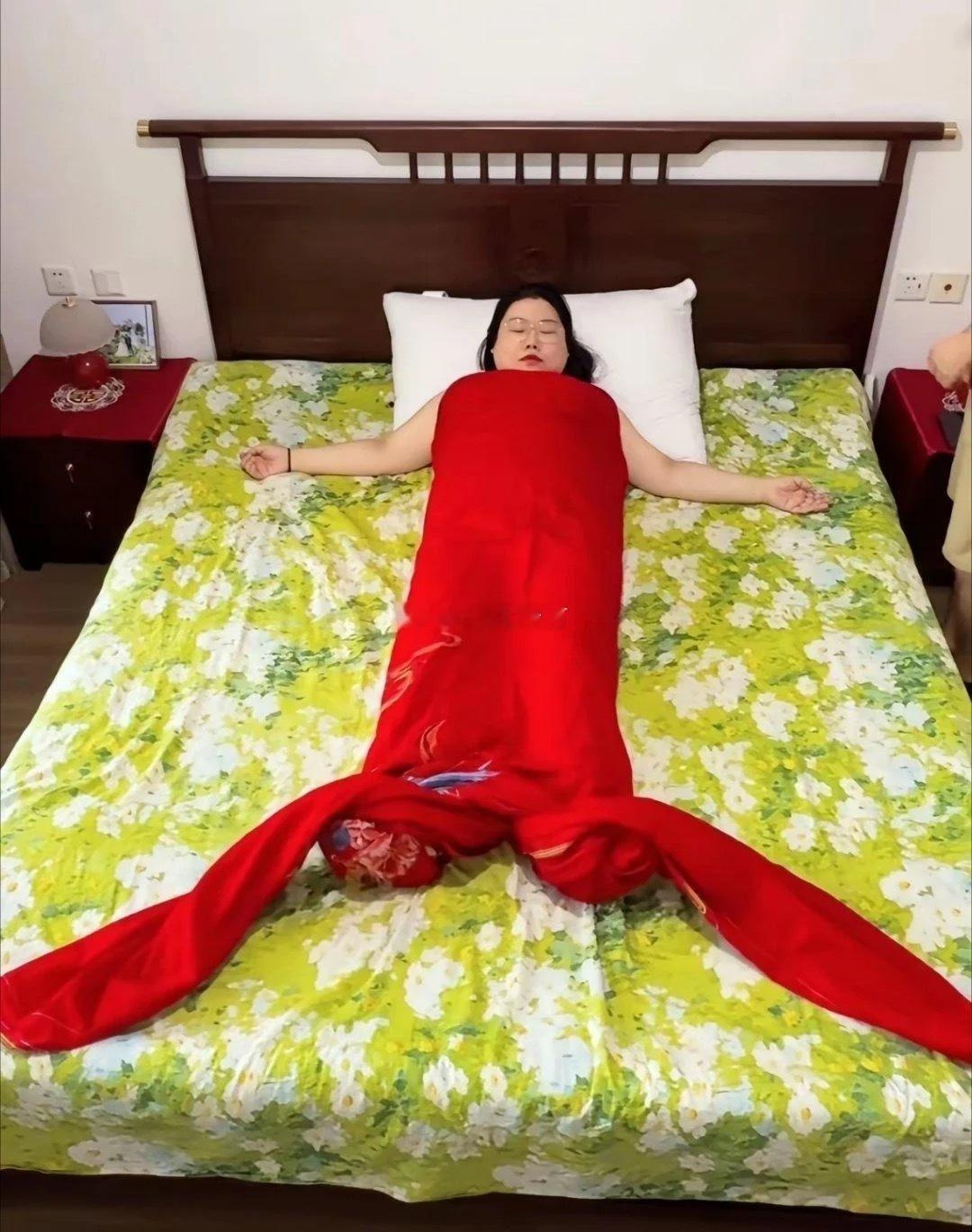 明明都是老婆咋能差距这么大？
