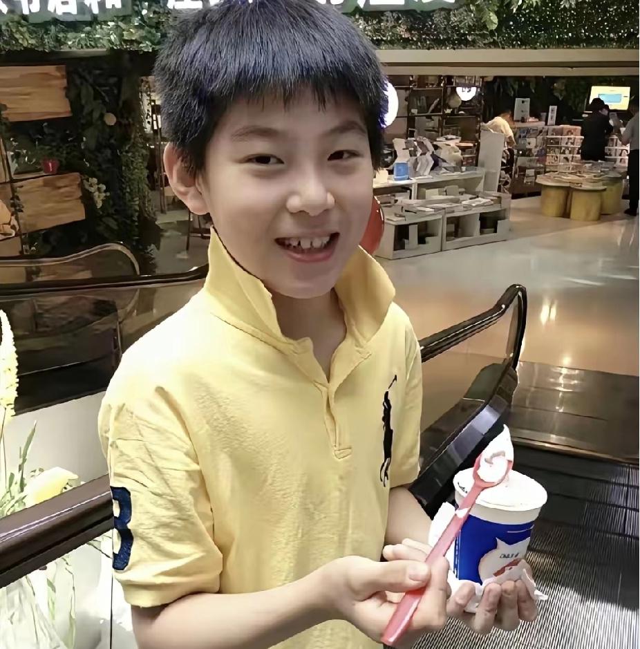 从郑州乖萌小正太到国乒冠军，温瑞博帅炸赛场✨谁能想到，当年那个穿着黄T恤、