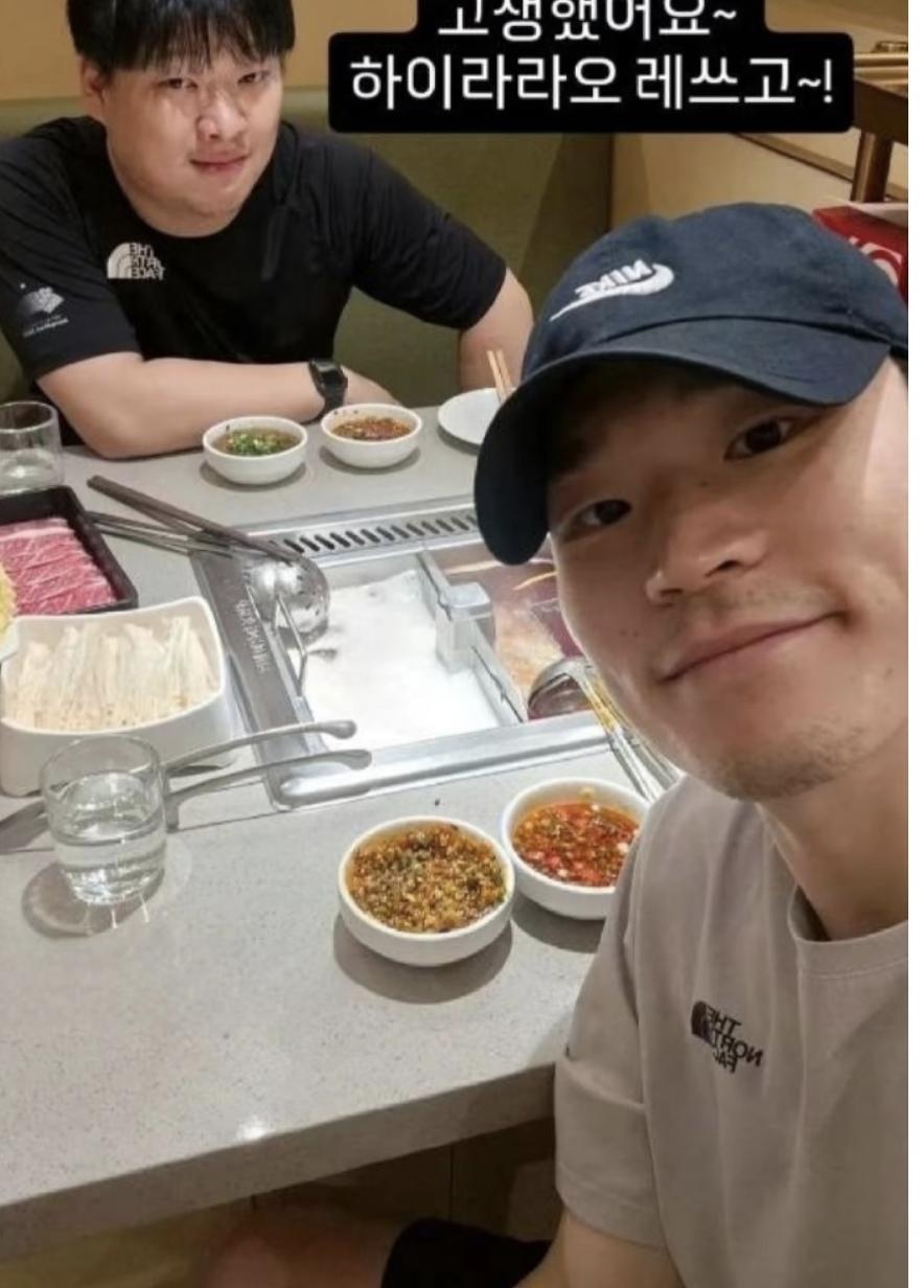 张禹珍去吃火锅了。据说他很喜欢吃火锅。这次澳门冠军赛，张禹珍成绩不错，打到了