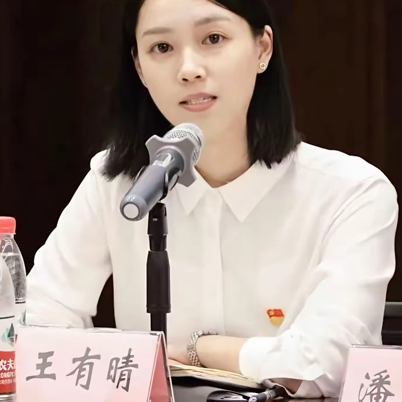 你们发现没余杭水务这次出大名争议点不光是水的问题，主要是因为这个29岁的负责