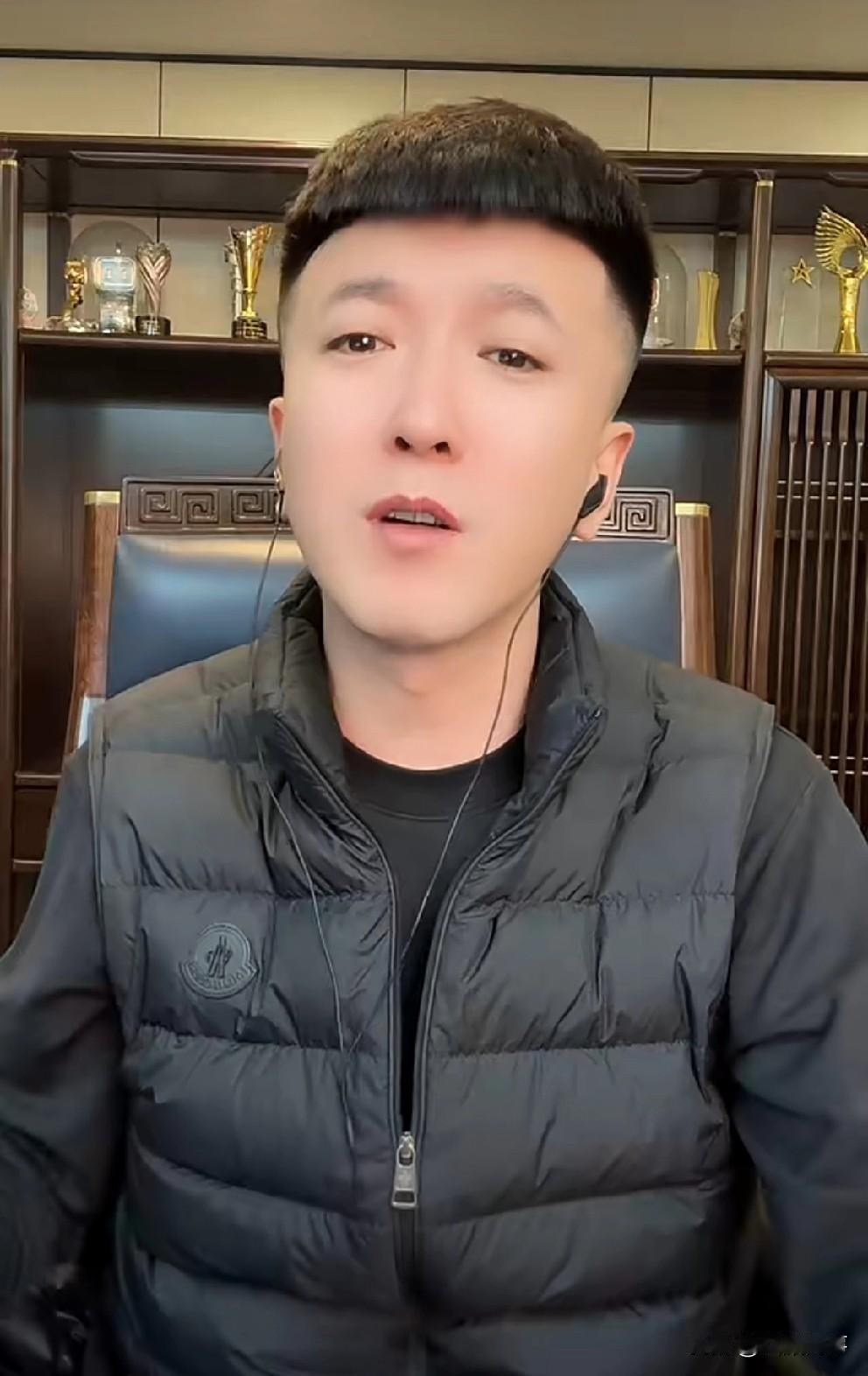 一哥谈论昨天吴迪将名下豪车摆成排直播的画面，全是狠货，布加迪就是10W+热度！