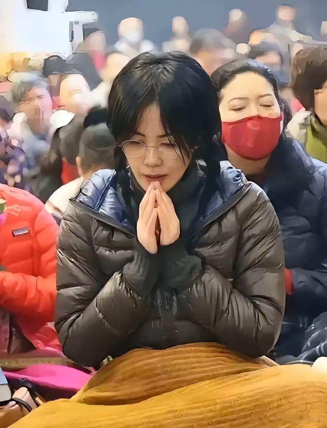 有没有发现，王菲极其佛系，但影响力极强，为什么呢？应该是她有信仰，信仰给人一种强