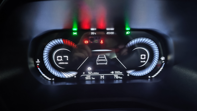 陡坡起步总是熄火怎么破各位车神，手动挡停在半坡，每次起步都熄火，有没有什么办法