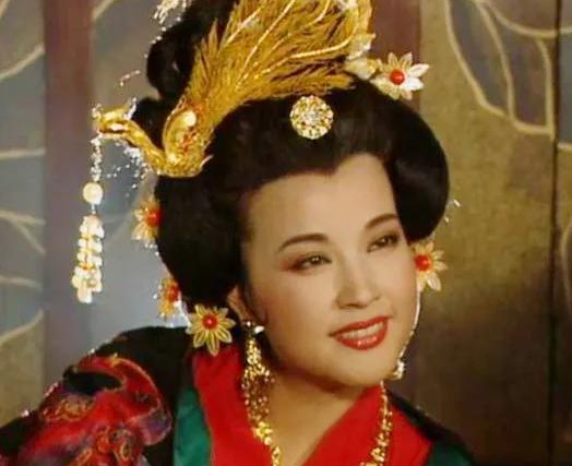 公元649年，唐太宗李世民躺在床上奄奄一息，看着25岁貌美如花的武则天，不放心地
