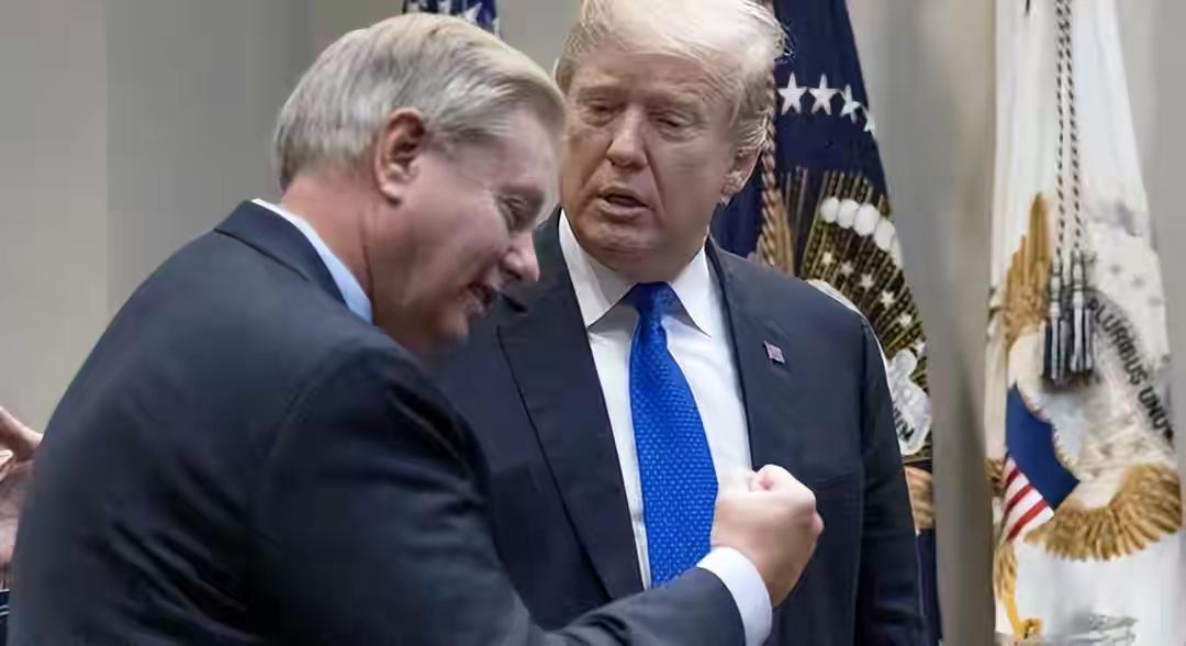 ​美国总统特朗普从来没有这么过勃然大怒，引起了美国议员的担心。这时候看到了特朗普