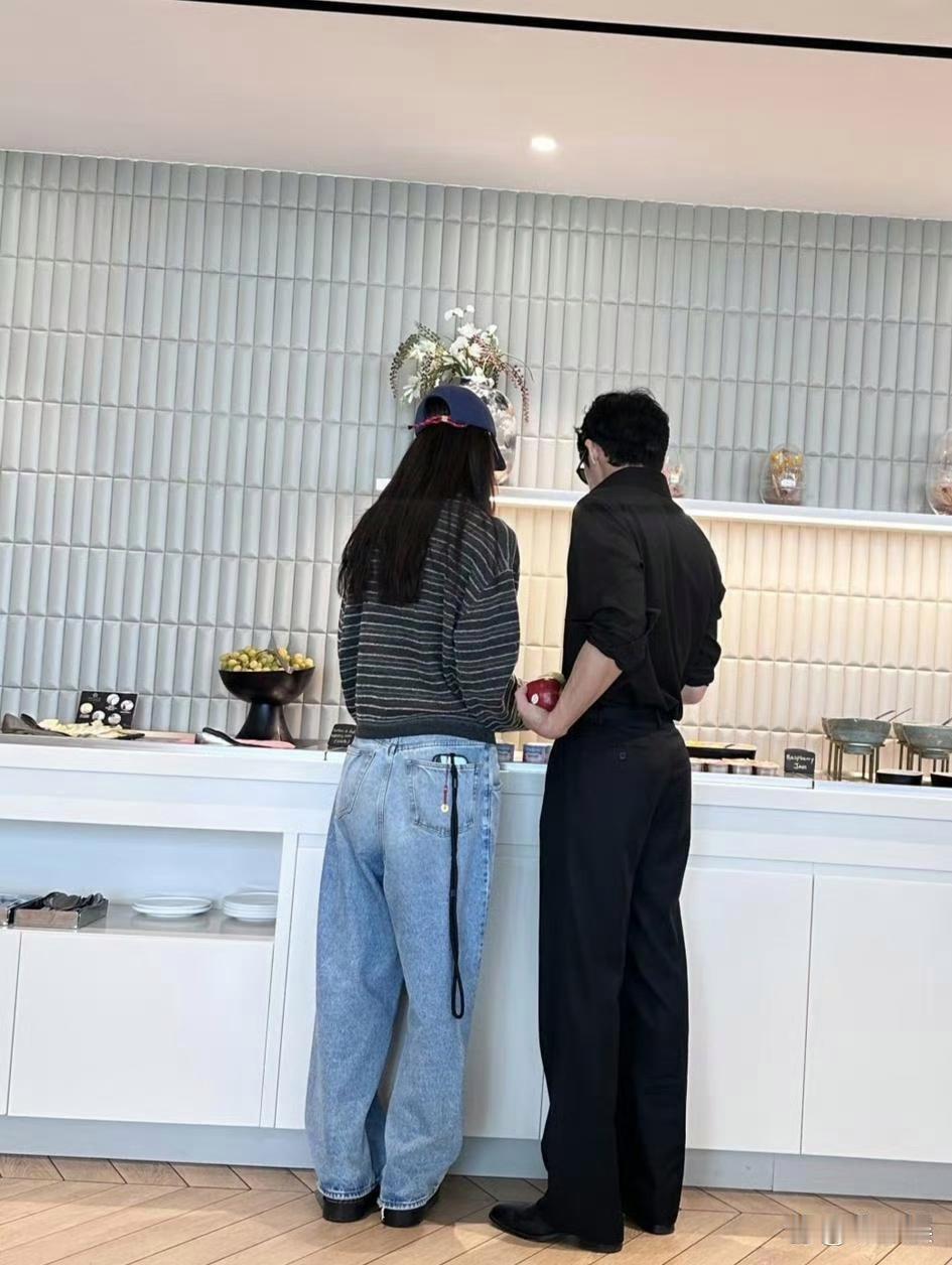 原来井柏然和超模在一起是这样的禁欲感。