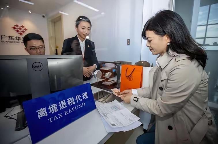 现在全国网友为提振消费操碎了心，看看这个网友的总结很讨人心:算了一下，当下全国出