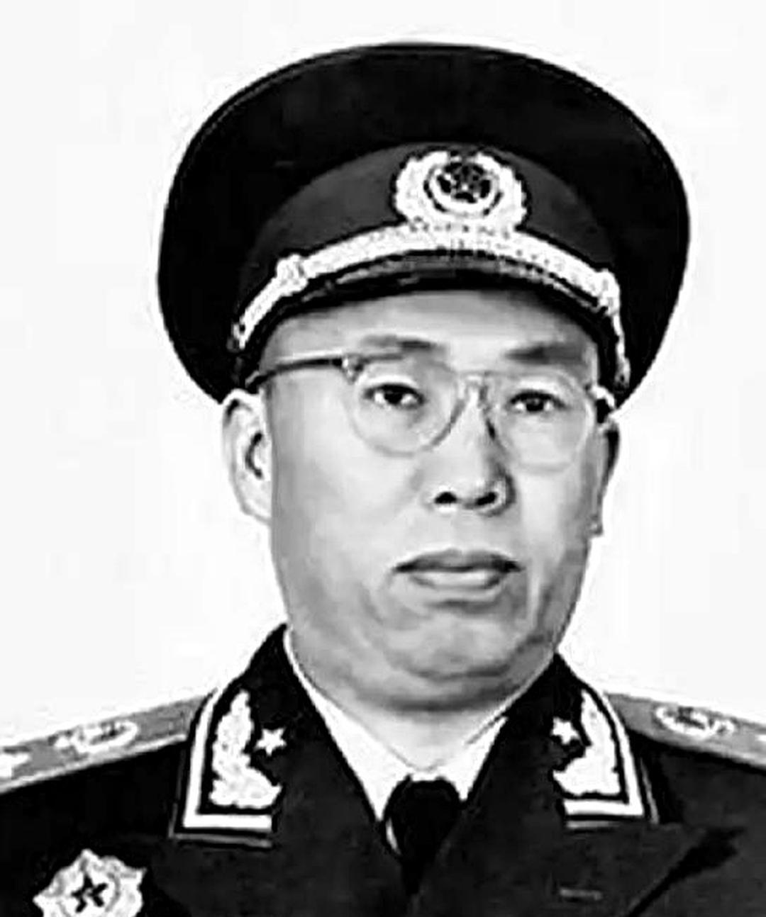 罗荣恒有个二哥罗晏清，后来继承家业，当了家族的族长，家境比较殷实。四野大军进入湖