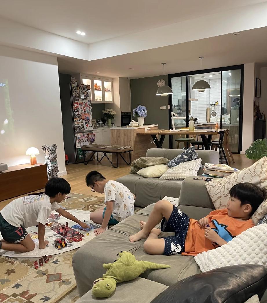 我邻居回来了。在监狱里面18年5个月，2005年5月份去的，回来一星期了。他儿子