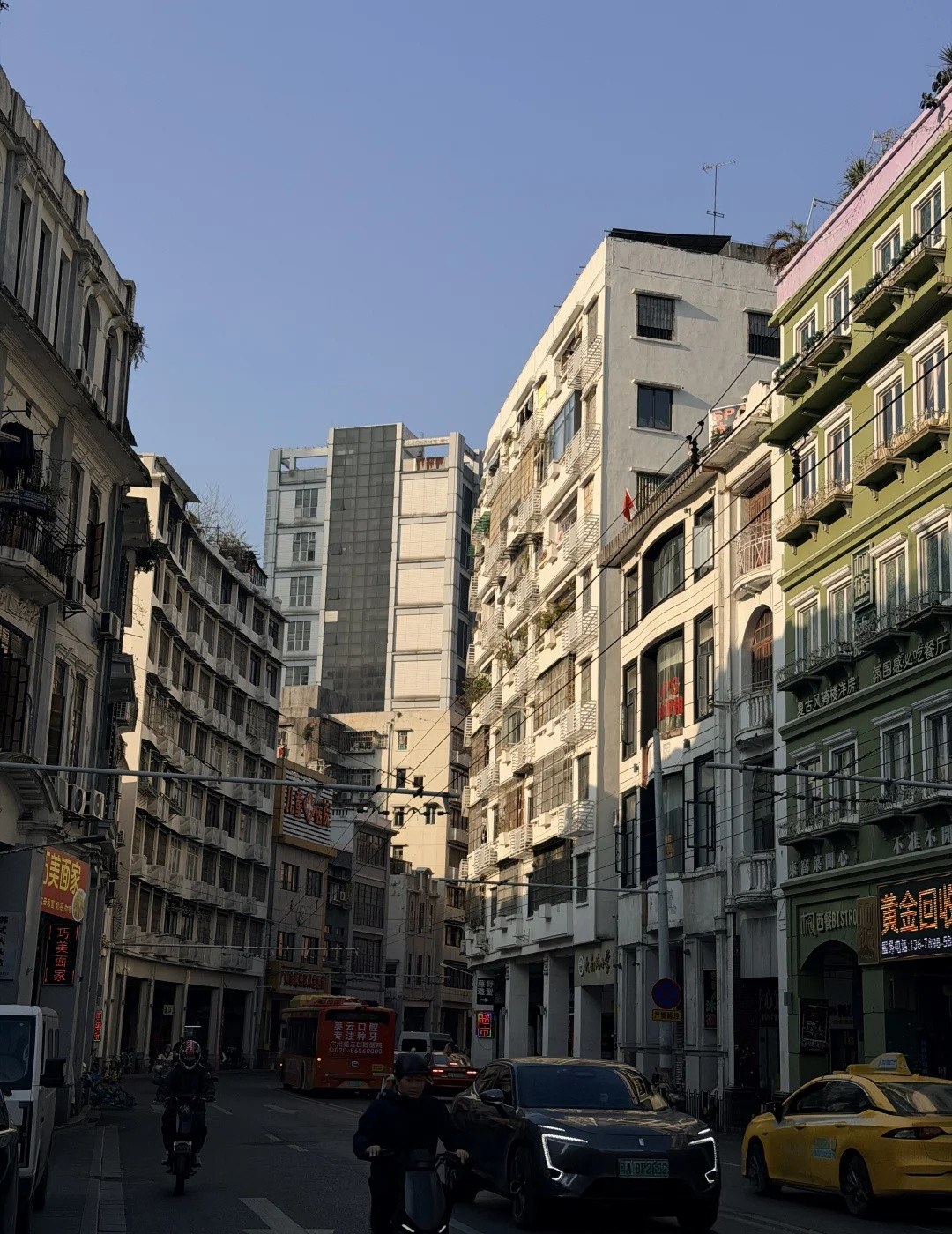 广州跟北京，完全是两个世界……今天我又飞到广州出差了。其实每年都要来好几次，但