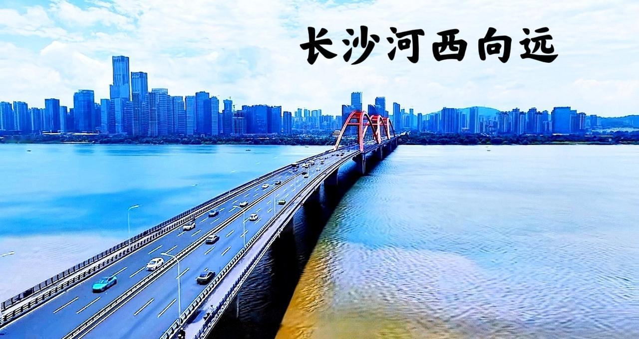 从长沙湘江看向远处的河西城建，确实变得不咋样！但从长沙湘江看向比较近的河西城建，