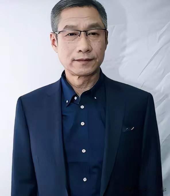 演员刘佩琦在哥哥病故后，于心不忍把16岁侄子接到家中抚养，二十年间前后花掉三百多